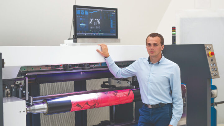 Automatic plate mounting makes a difference