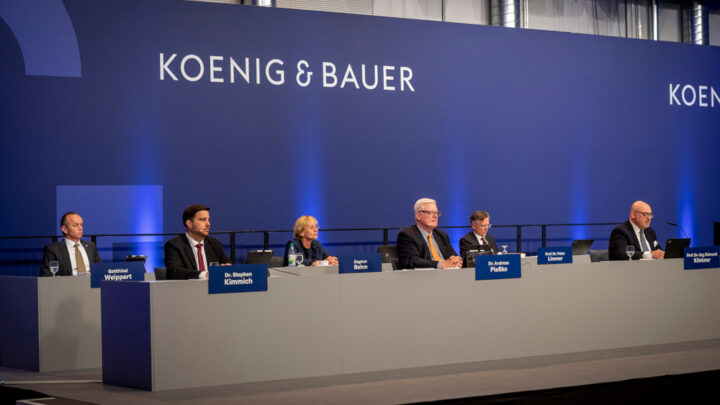 Shareholders approve all items of the agenda with a clear majority