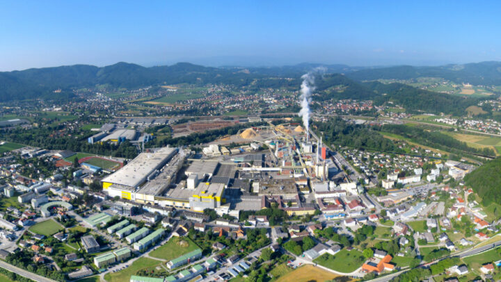 Ultra-modern production site for C1S papers for self-adhesive and wet-glue labels