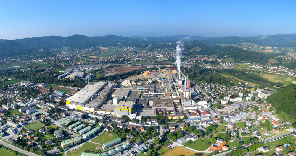 Ultra-modern production site for C1S papers for self-adhesive and wet-glue labels
